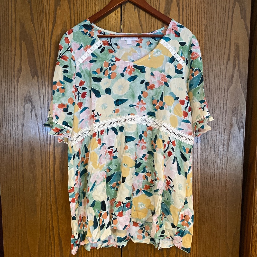 Multi-colored spring blouse (Suzanne Betro)